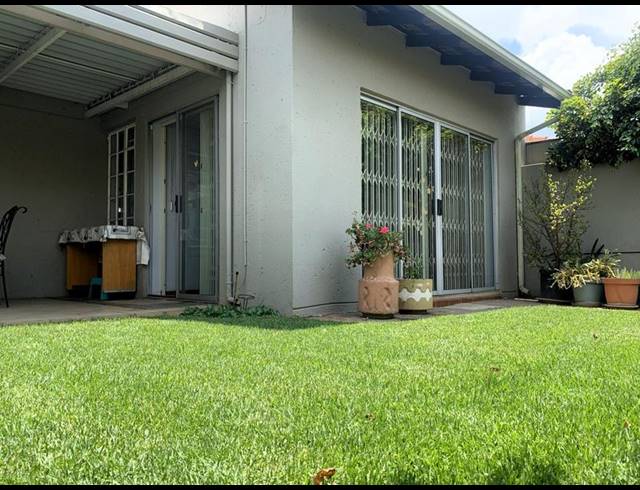 2 BEDROOM TOWNHOUSE FOR SALE IN FREEWAY PARK